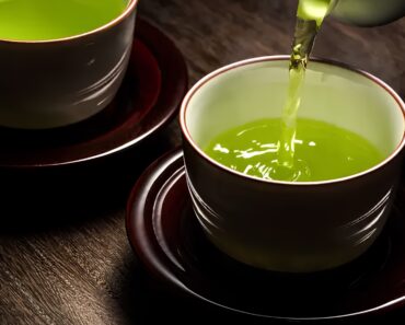 Health Benefits of Green Tea: Nutrition, Uses, and Side Effects